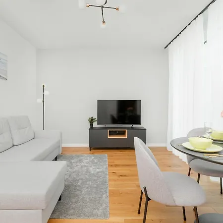 Na 15 Pietrze Z Widokiem Na Zatoke W Gdyni I Parkingiem By Renters