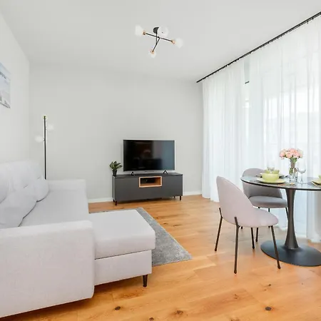 Na 15 Pietrze Z Widokiem Na Zatoke W Gdyni I Parkingiem By Renters 그디니아